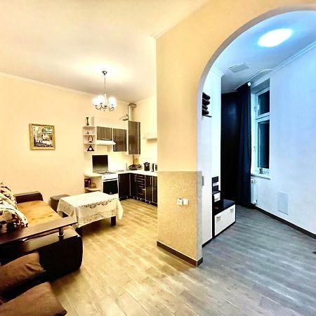 V&O Whitechocolateapt 800 M To Opera Lviv Exterior foto