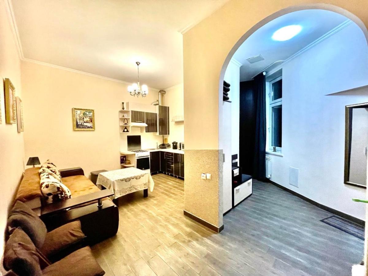 V&O Whitechocolateapt 800 M To Opera Lviv Exterior foto