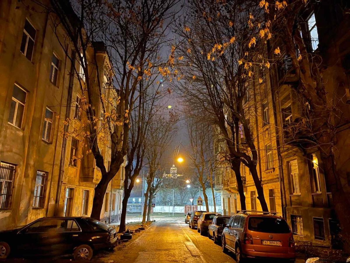 V&O Whitechocolateapt 800 M To Opera Lviv Exterior foto