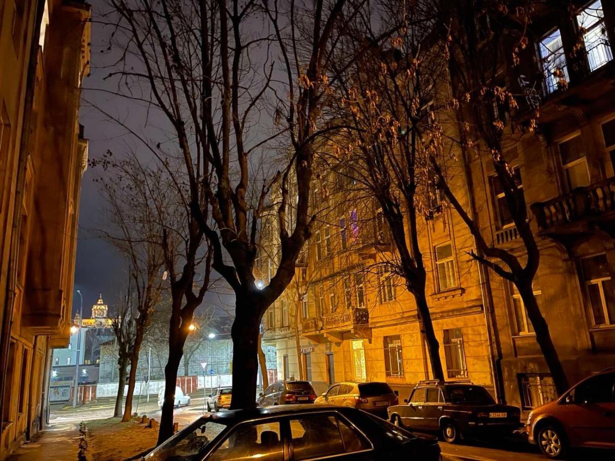 V&O Whitechocolateapt 800 M To Opera Lviv Exterior foto