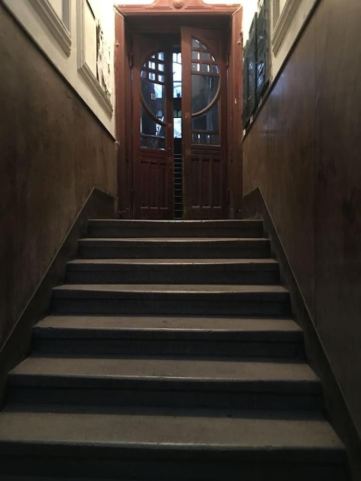 V&O Whitechocolateapt 800 M To Opera Lviv Exterior foto