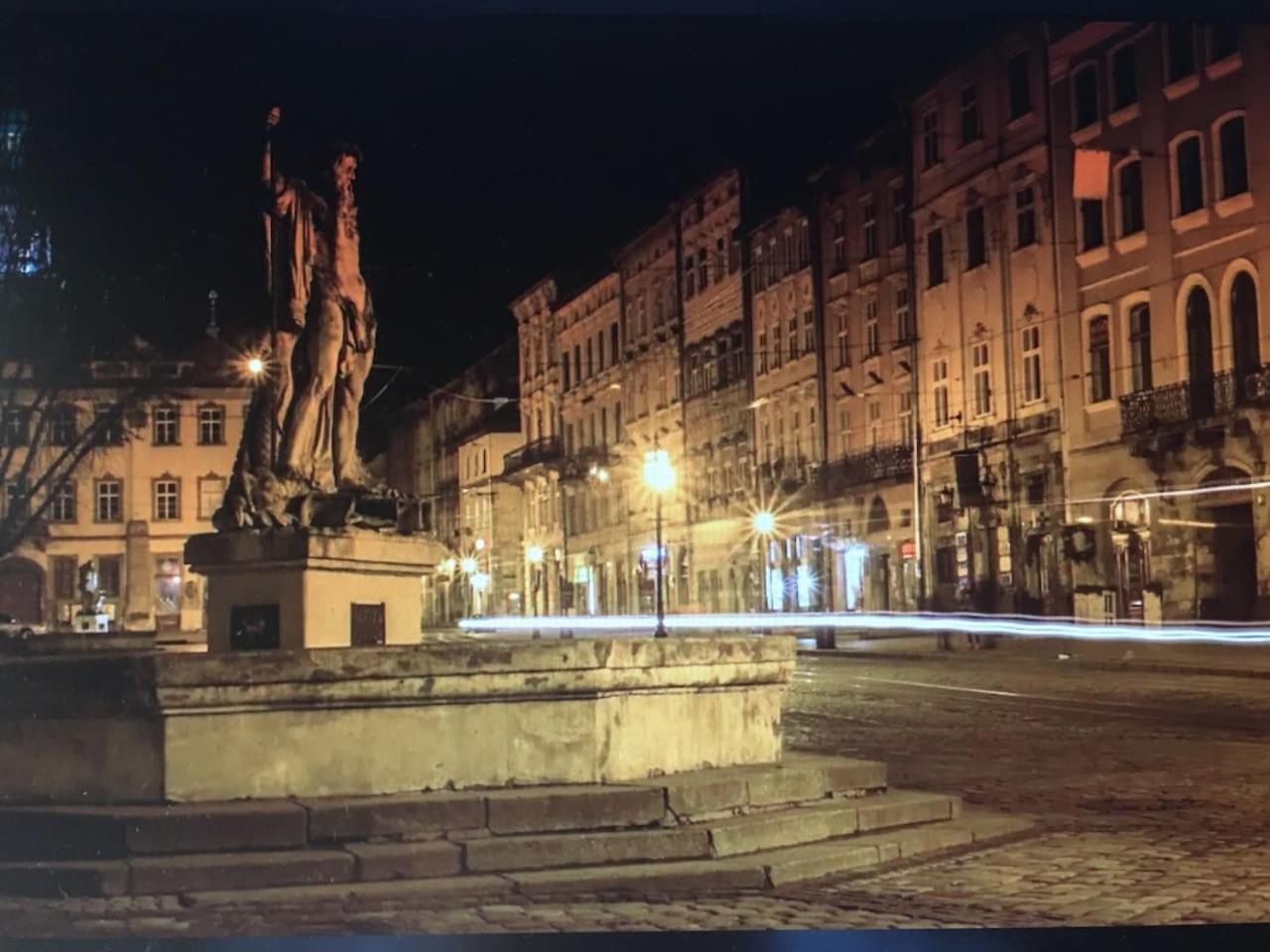 V&O Whitechocolateapt 800 M To Opera Lviv Exterior foto