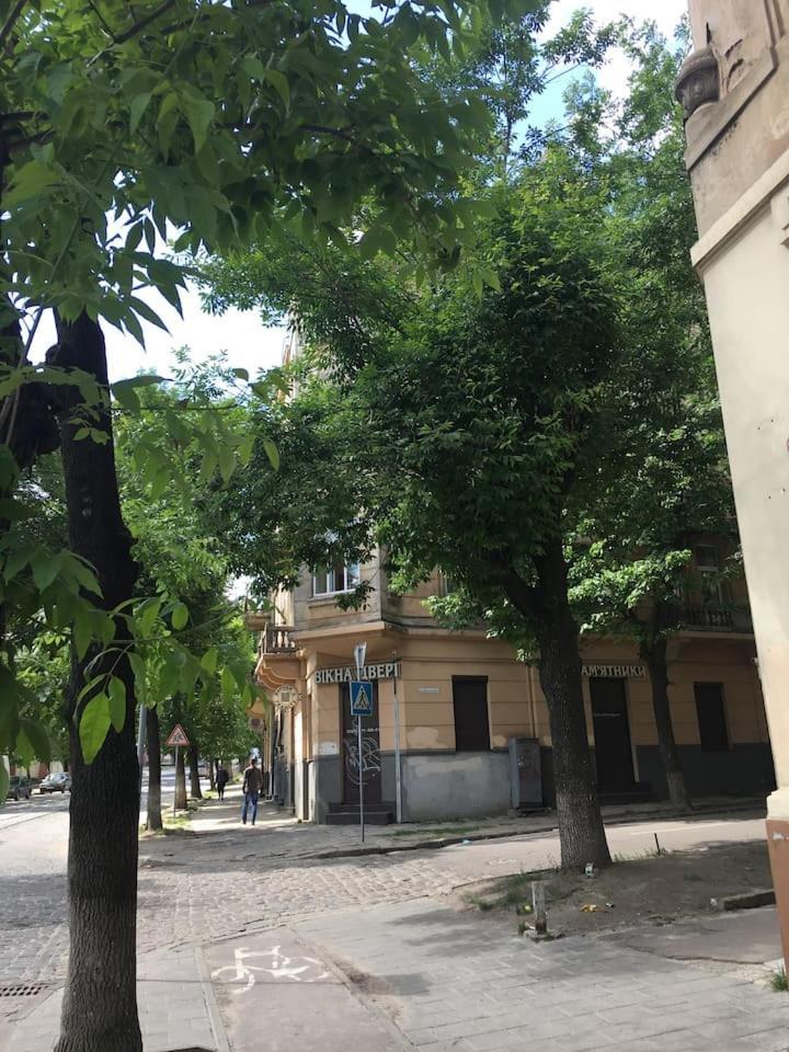V&O Whitechocolateapt 800 M To Opera Lviv Exterior foto